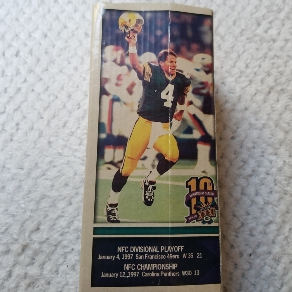 Green Bay Packers - Favre - Sentry commemorative Figurine